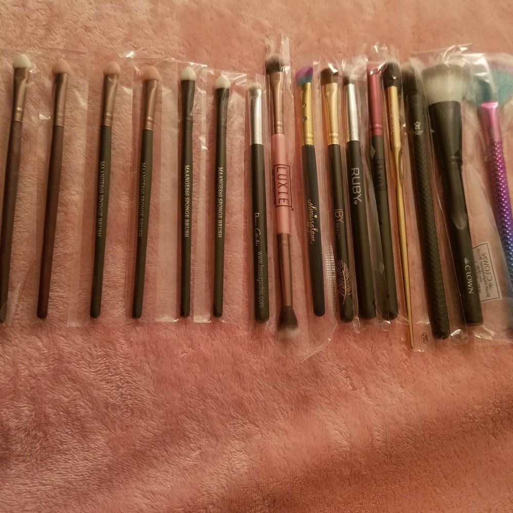 16x Makeup brush lot Moda Luxie Ruby Crown IBY
